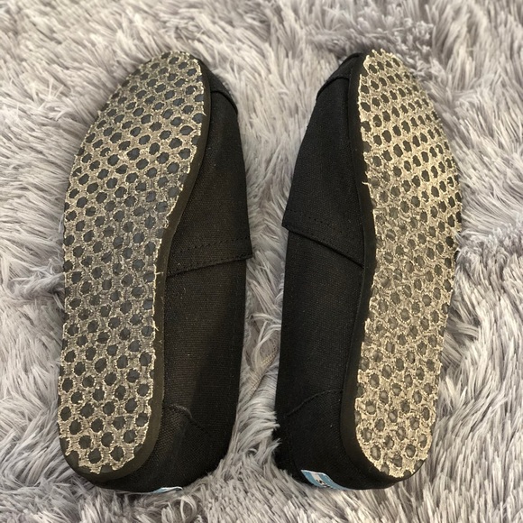 Toms - Picture 3 of 5